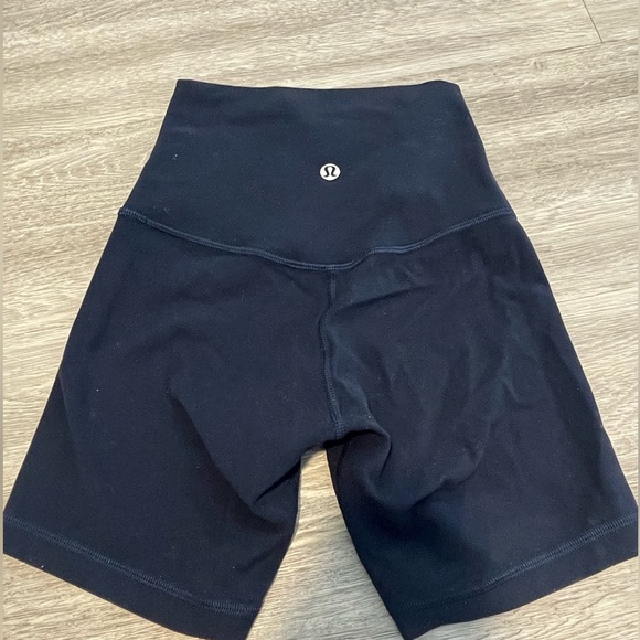 lululemon 6” align shorts - Picture 3 of 3